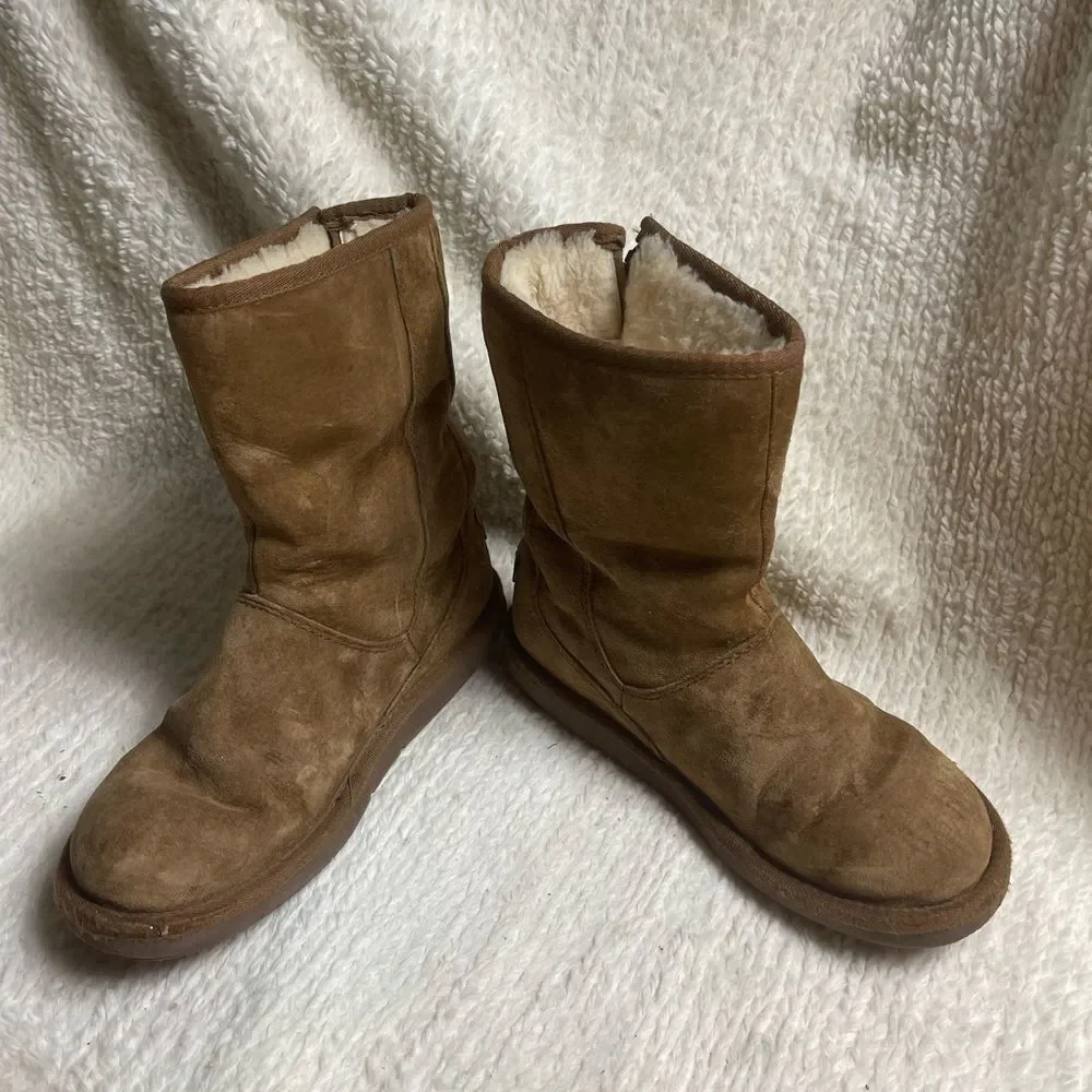 UGG Australia Mayfair Brown Suede Shearling Boots SZ6 side zipper rubber soles.